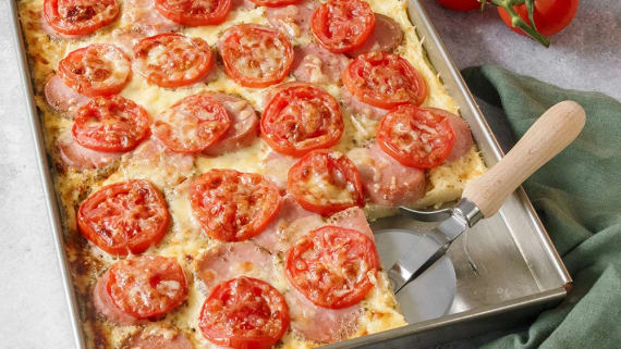 Makaronipizza med falukorv